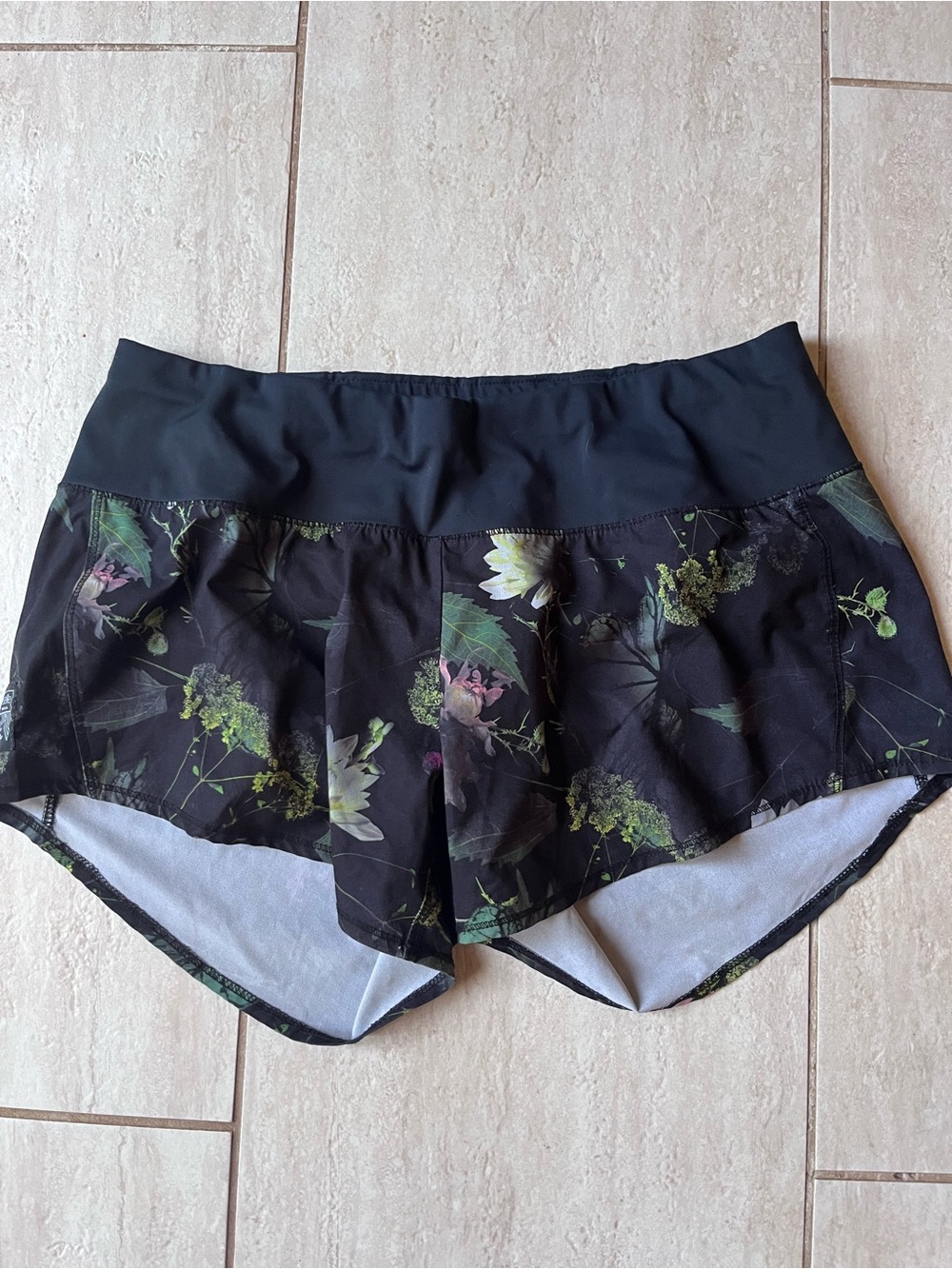 Oiselle Black Botanical Leaf Print Running Shorts Women’s 6